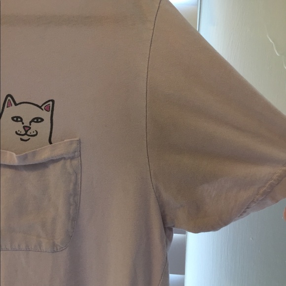 Light pink Ripndip tee shirt with cat pocket. - Picture 7 of 7